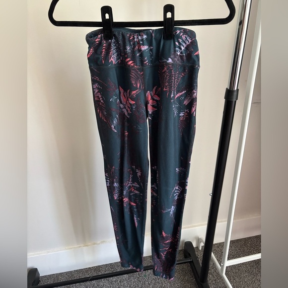 Sweaty Betty Midnight Floral Leggings Size Extra Small - Picture 2 of 3